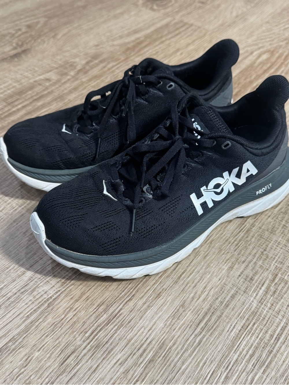HOKA Mach 4 Running Shoes Black White Women’s Size 7.5B Athletic Sneakers